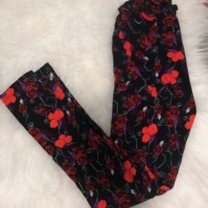 RARE! NEW! Lularoe Beauty & Beast rose leggings